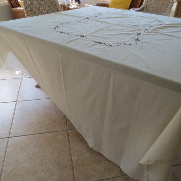Large Formal Wilton Court Bone Art Deco Style Tablecloth 68" x 104" - Picture 7 of 8